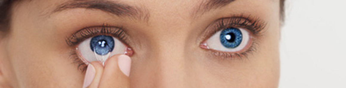 Contactlenzen uit en aandoen